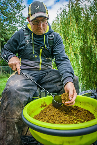 3d r groundbait hoop in use 14
