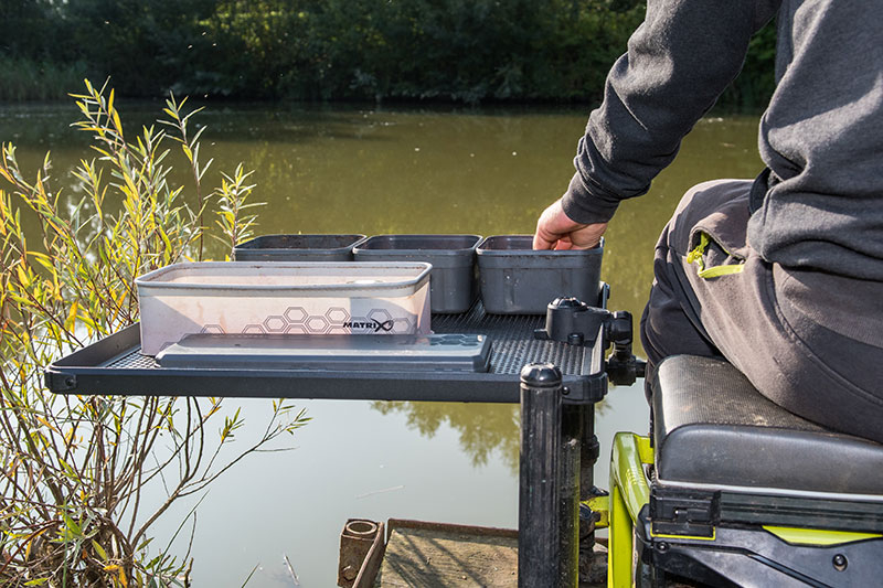 Self supporting side tray 11
