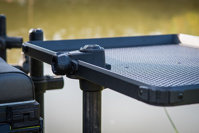 Self supporting side tray 14
