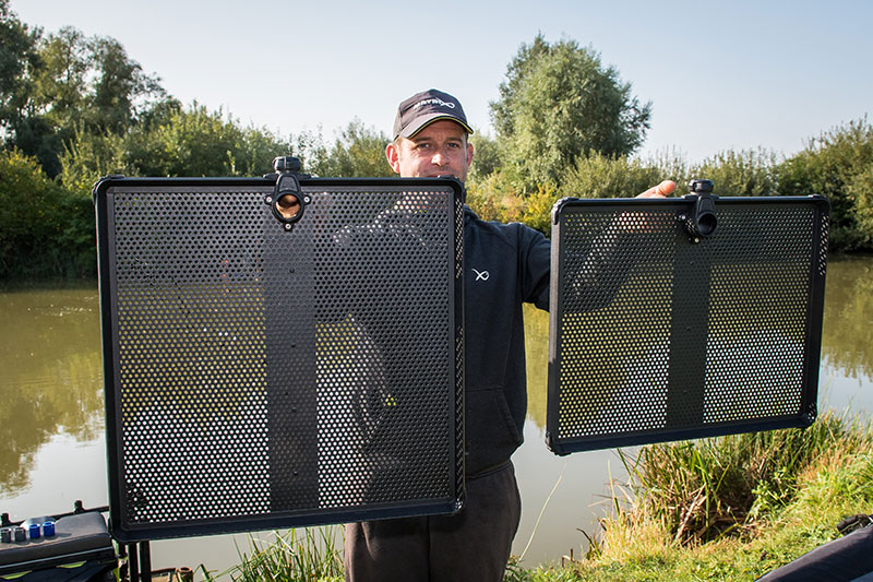 Self supporting side tray 19