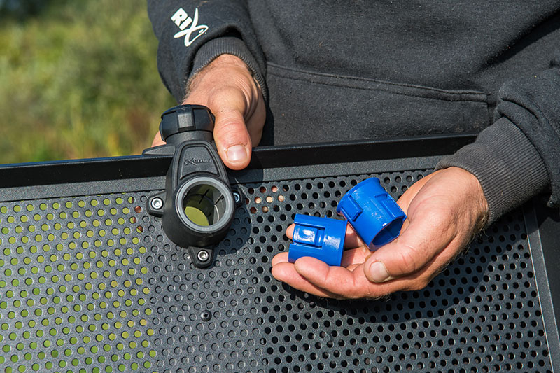 Self supporting side tray 22