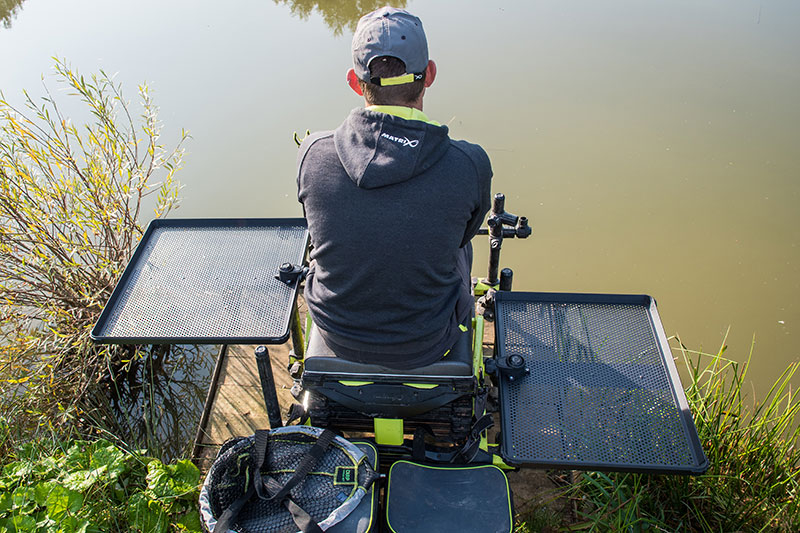 Self supporting side tray 8